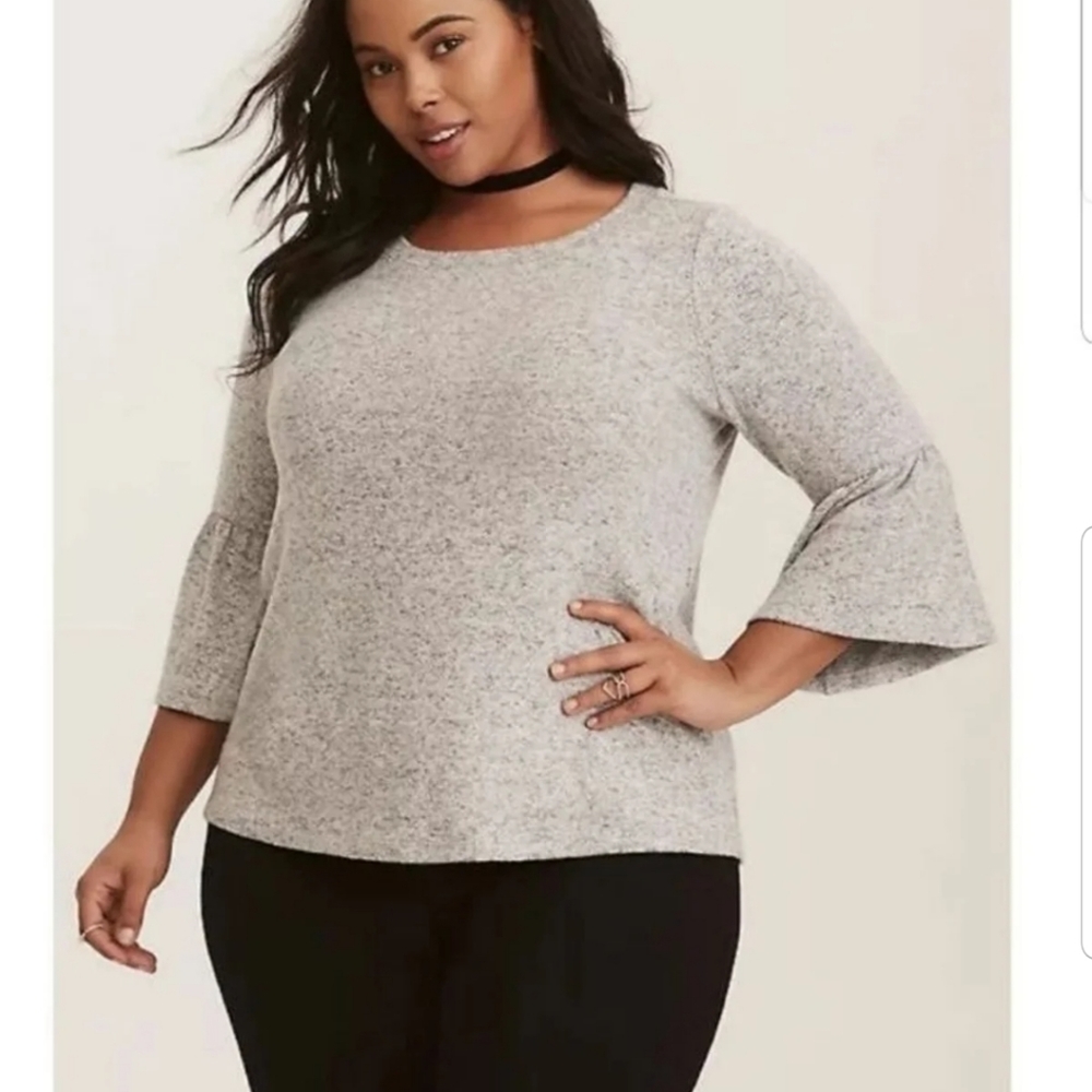 NWT Sz 0 Torrid Bell Sleeve Sweater